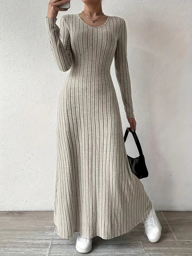 Cómodo vestido de punto acanalado de manga larga 