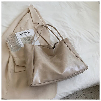 Clara Borsa in stile retrò