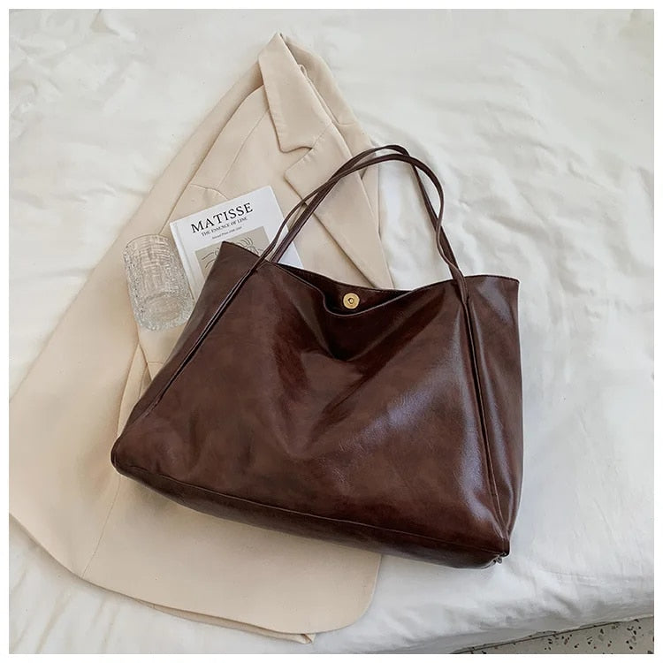Clara Borsa in stile retrò