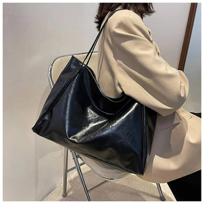Clara Borsa in stile retrò