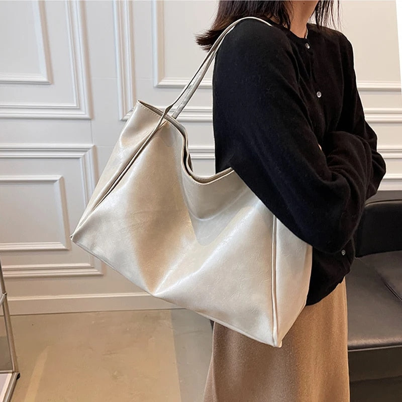 Clara Borsa in stile retrò