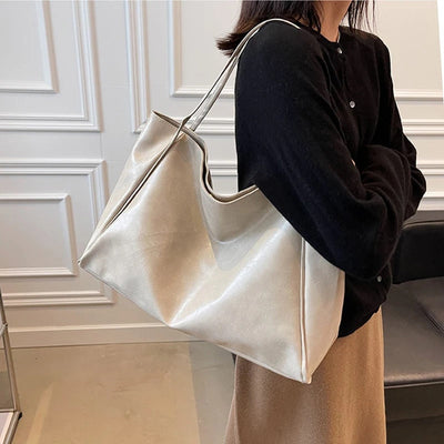 Clara Borsa in stile retrò