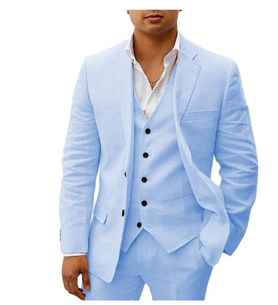 Elegante traje de tres piezas para hombre: ideal para una boda de verano o para vestir de etiqueta.