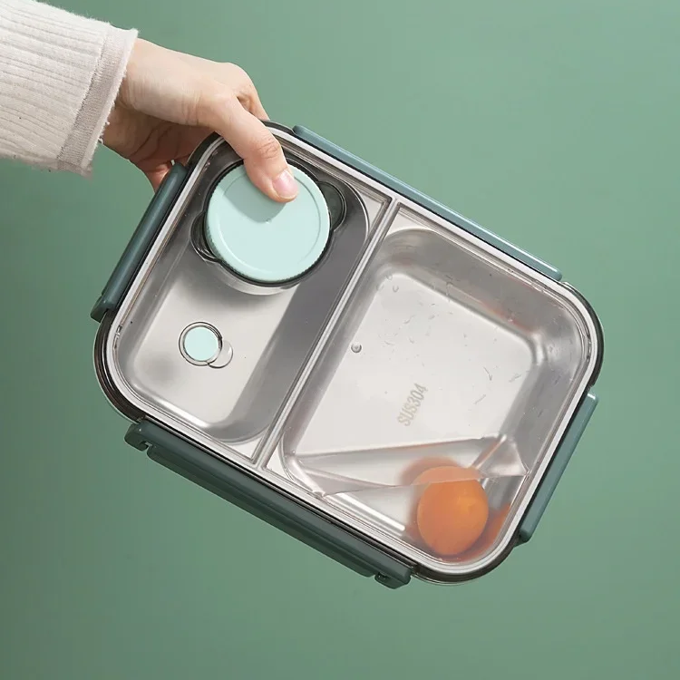 Contenitore termico isolato per la conservazione degli alimenti