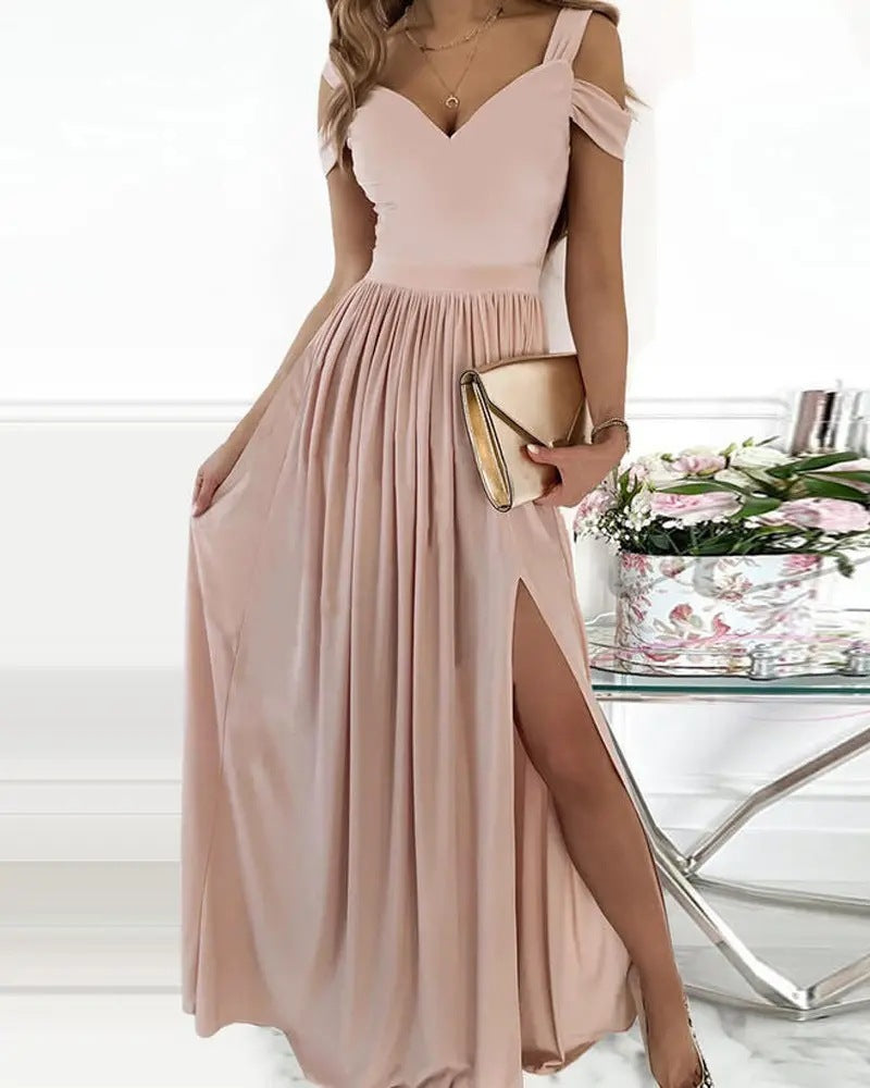 Abito da donna elegante con spalla scoperta e maxi spacco