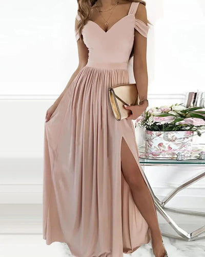 Abito da donna elegante con spalla scoperta e maxi spacco