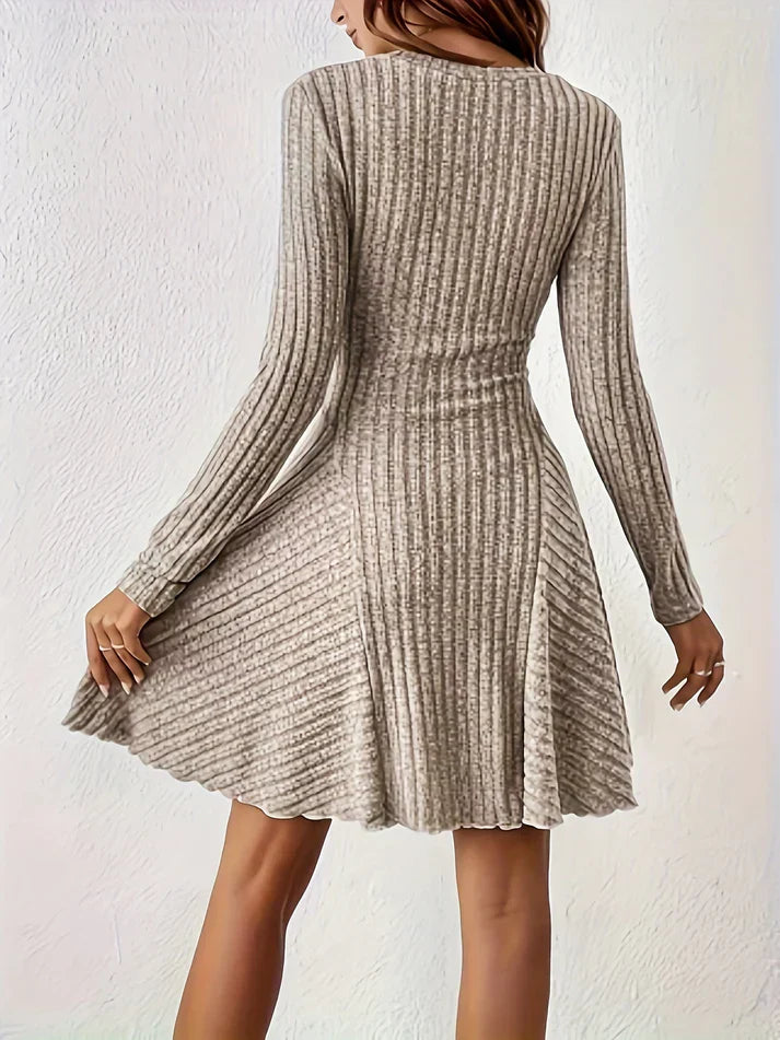 Elegante vestido de manga larga con cuello en V acanalado para mujer, ideal para cualquier ocasión.