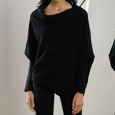 Maglione asimmetrico con spalle scoperte lavorato a maglia