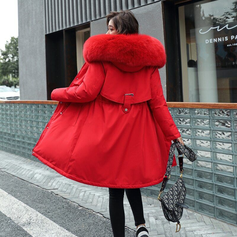 Cappotto da donna con cappuccio e collo di pelliccia