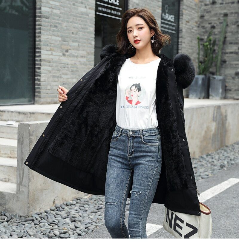 Cappotto da donna con cappuccio e collo di pelliccia