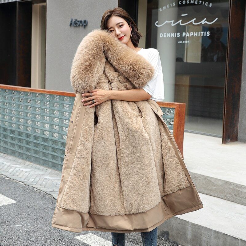 Cappotto da donna con cappuccio e collo di pelliccia