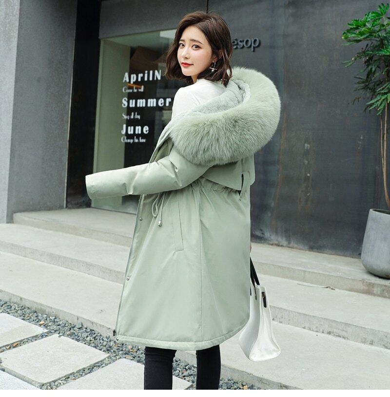 Cappotto da donna con cappuccio e collo di pelliccia
