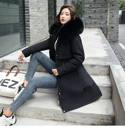 Cappotto da donna con cappuccio e collo di pelliccia