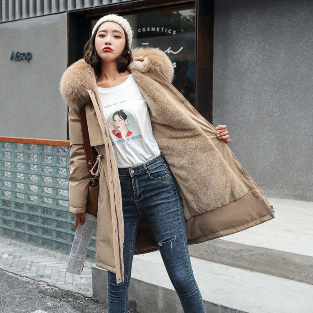 Cappotto da donna con cappuccio e collo di pelliccia