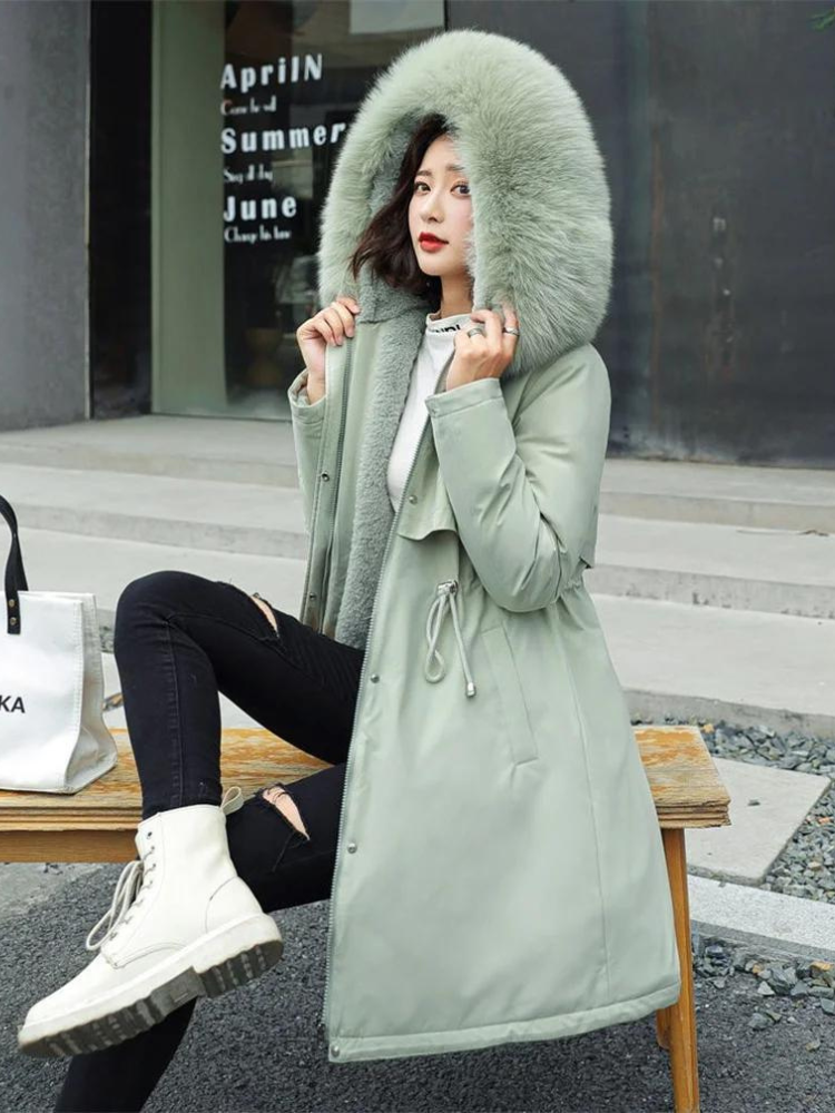 Cappotto da donna con cappuccio e collo di pelliccia