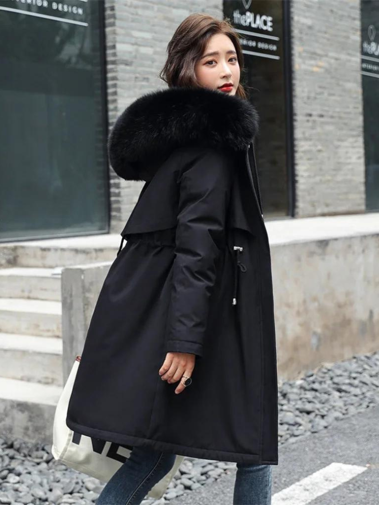 Cappotto da donna con cappuccio e collo di pelliccia