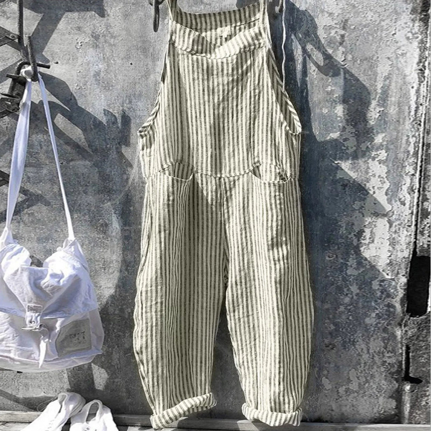 Tuta da donna a righe larghe e vintage ideale per l'estate
