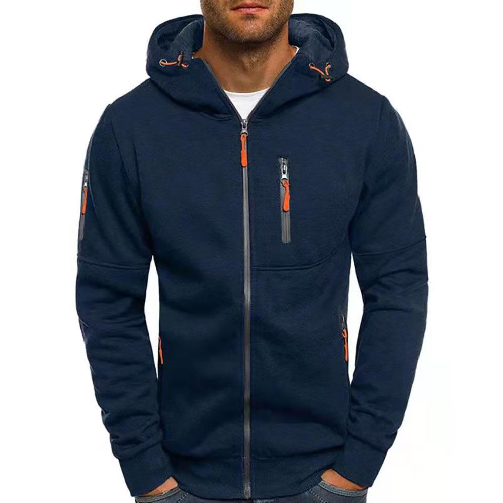 Chaqueta de hombre con capucha y varios bolsillos. 
