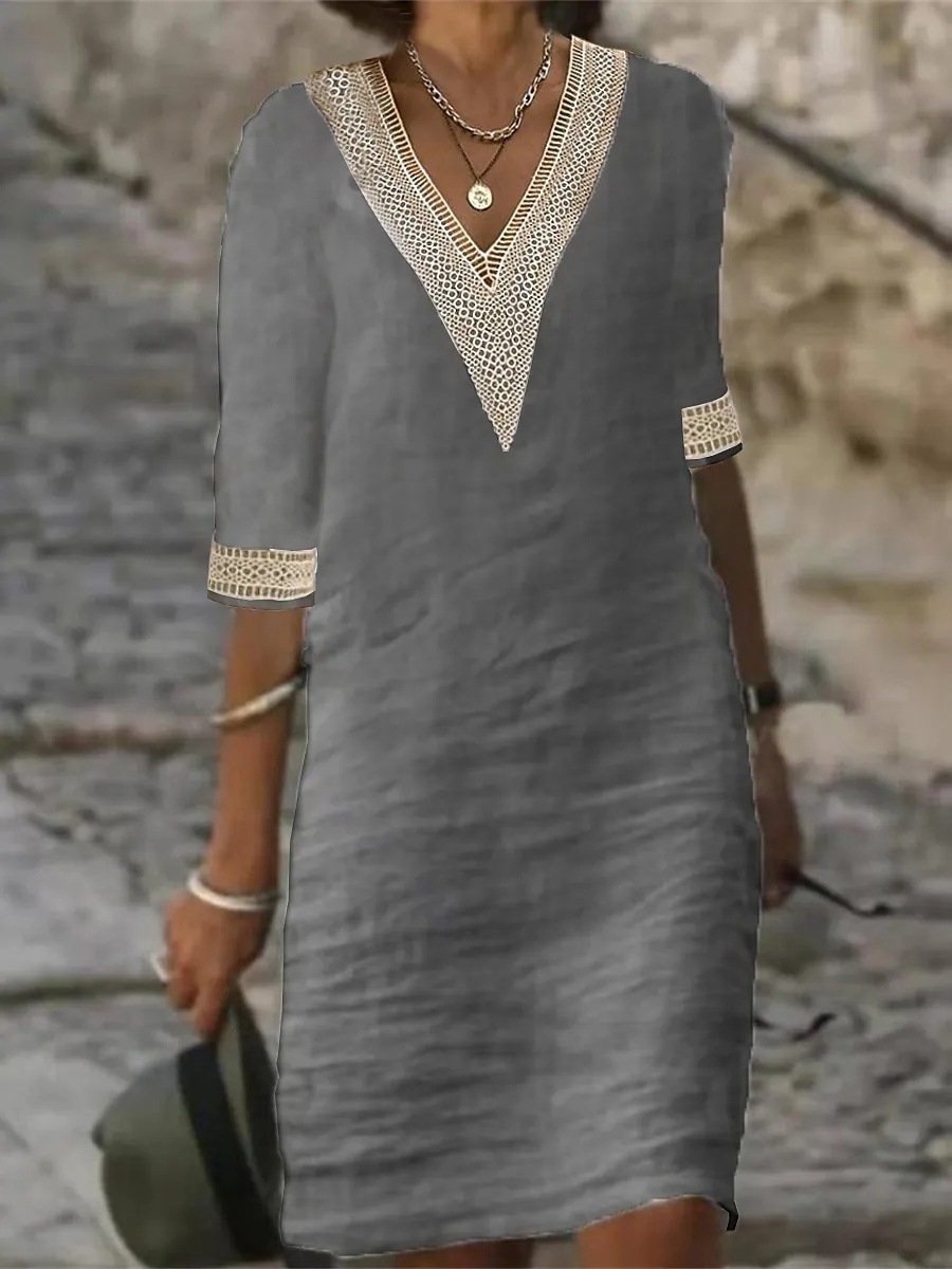 Elegante vestido de mezcla de lino con escote en V y ribete de encaje.