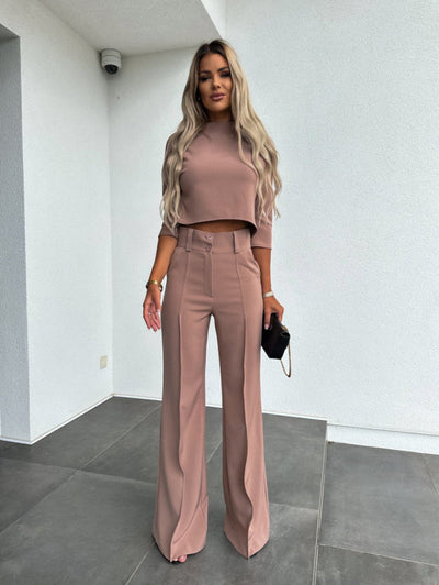 Elegante conjunto de dos piezas para mujer