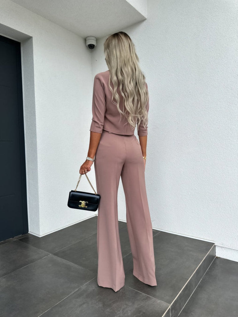 Elegante conjunto de dos piezas para mujer