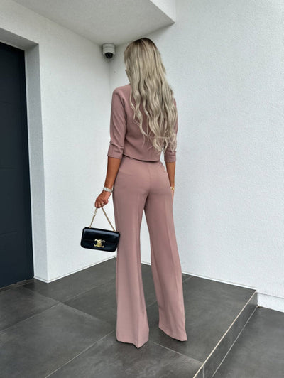 Elegante conjunto de dos piezas para mujer