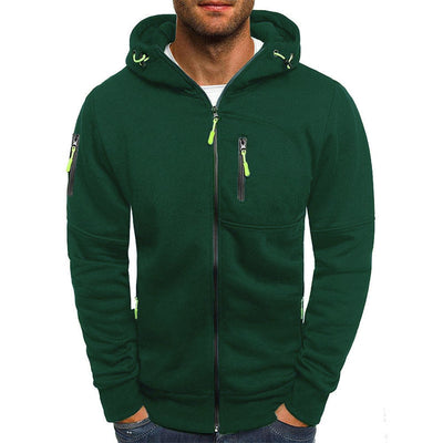 Chaqueta de hombre con capucha y varios bolsillos. 