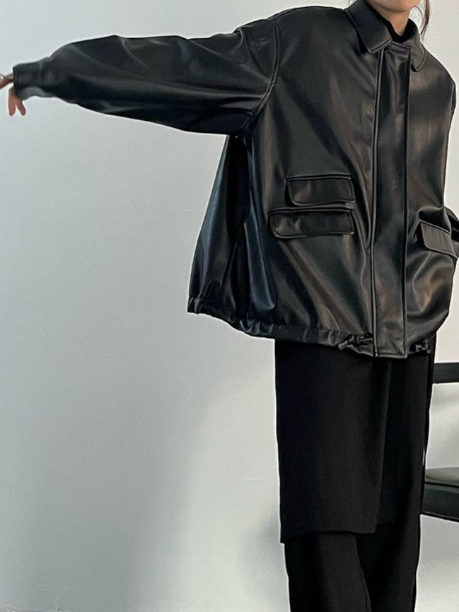Chaqueta oversize de piel vegana negra con cierre de cremallera