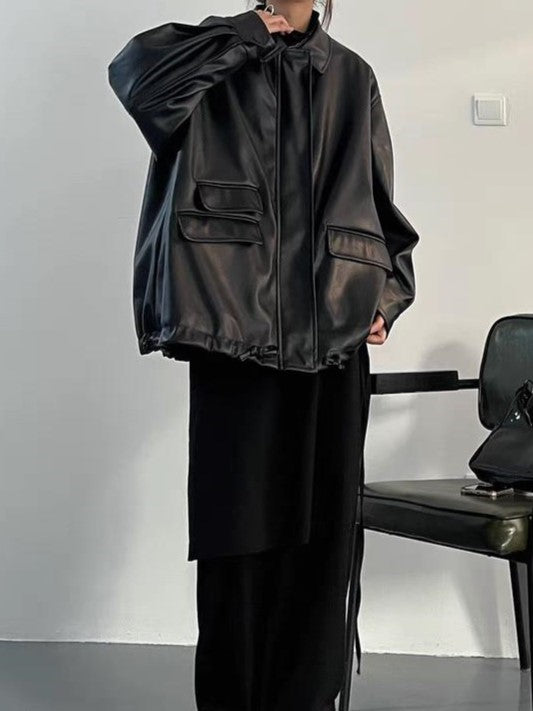 Chaqueta oversize de piel vegana negra con cierre de cremallera
