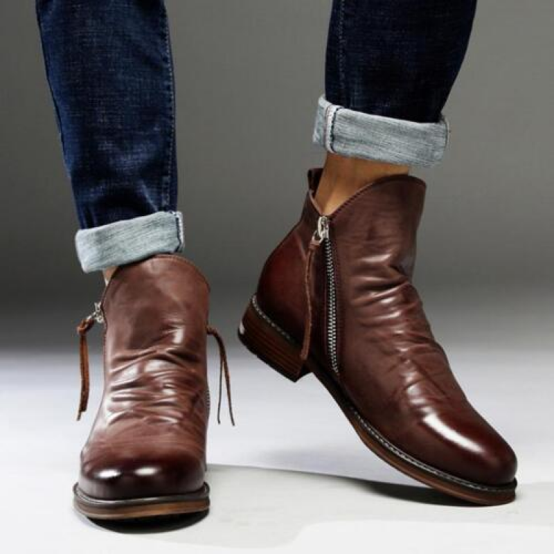 Men leather boots with non -slip sole and elegant design