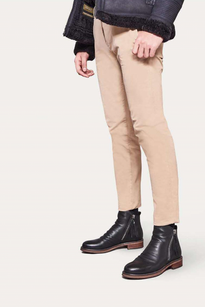 Men leather boots with non -slip sole and elegant design