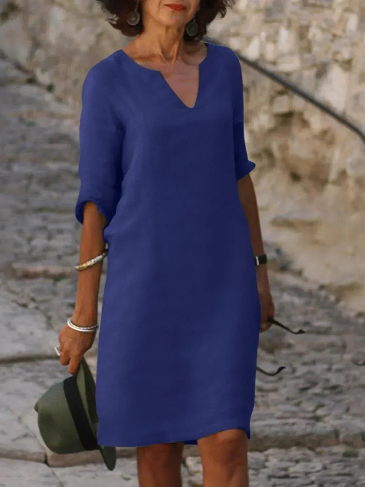 Josette | Robe élégante à col en V