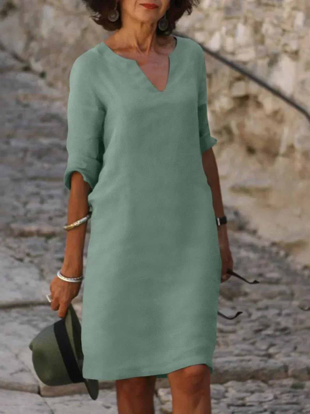 Josette | Robe élégante à col en V