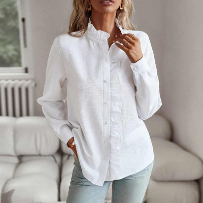 Blusa de mujer elegante larga y manera con cuello alto